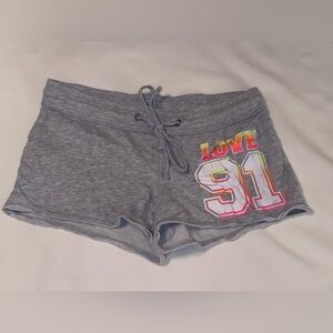 No Boundaries lounge shorts. S/CH (3-5)